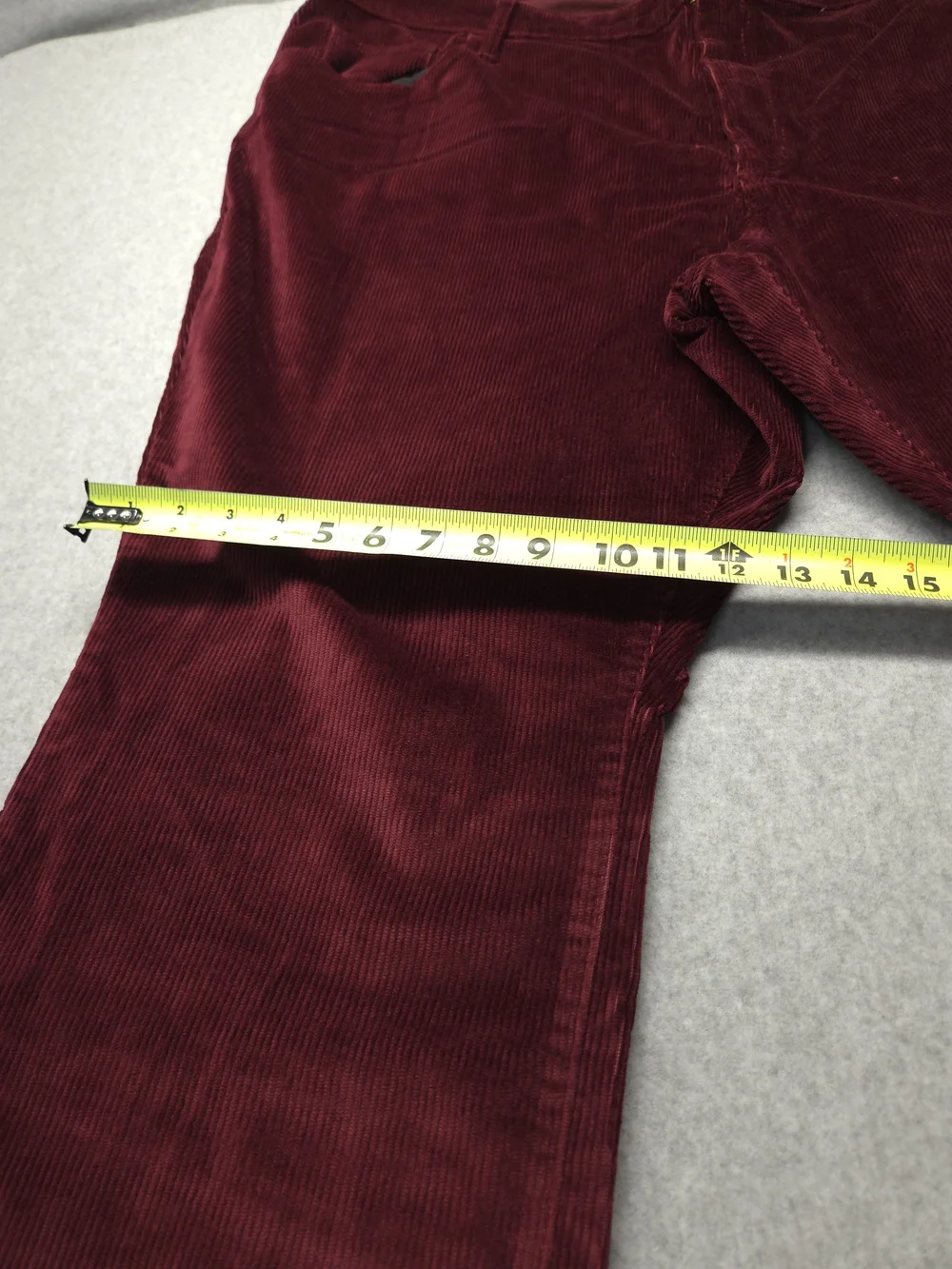 0371 Universal Thread Women's Burgundy Corduroy Capris